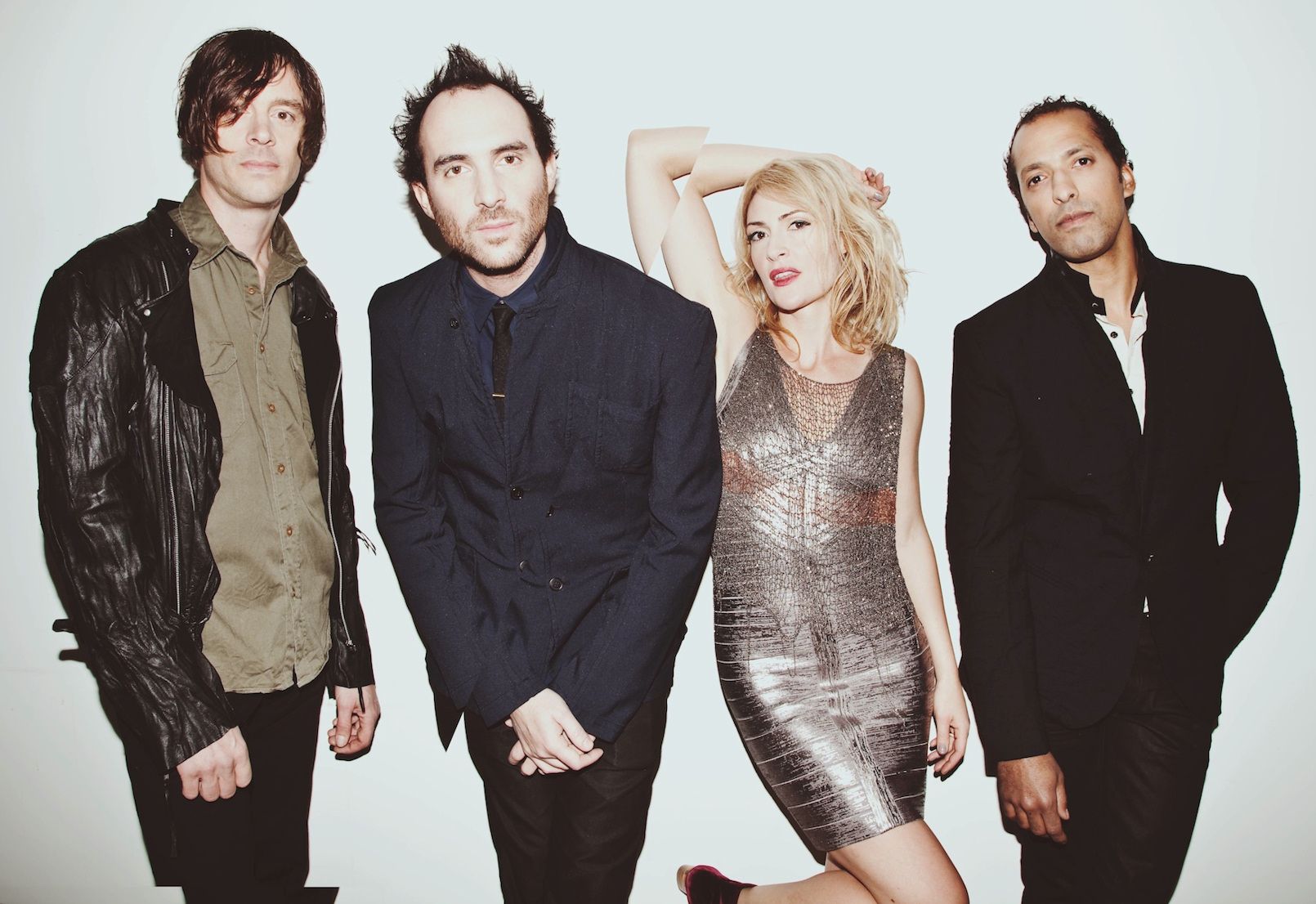 Metric – All Comes Crashing Lyrics