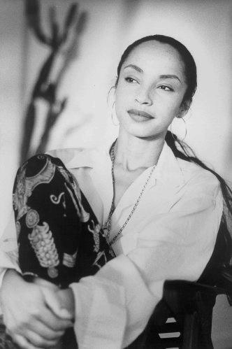 http://www.alwaysontherun.net/sade8.jpg